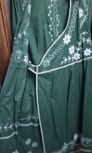 Vestido verde bordado