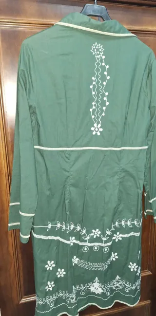 Vestido verde bordado
