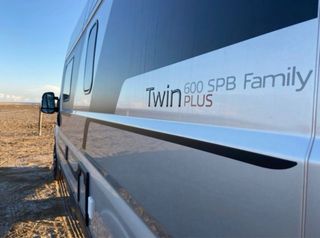 Adria Twin Plus 600 SPB Family 2021 | Fiat Ducato