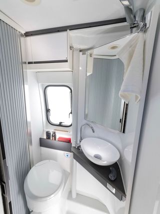 Adria Twin Plus 600 SPB Family 2021 | Fiat Ducato