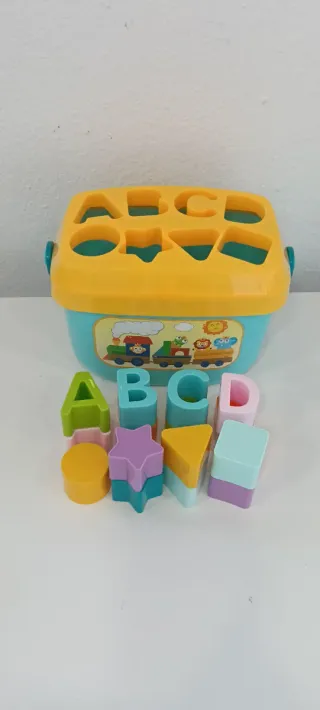 Juego de encajar letras y formas