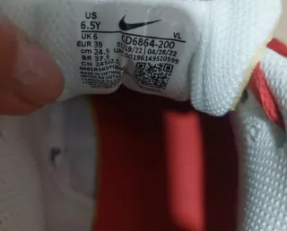 Zapatillas Nike Mujer Beige y Rojo