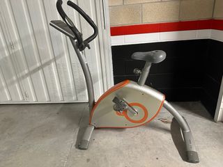 Bicicleta Estática Gris y Naranja