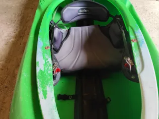 Kayak aguas bravas verde