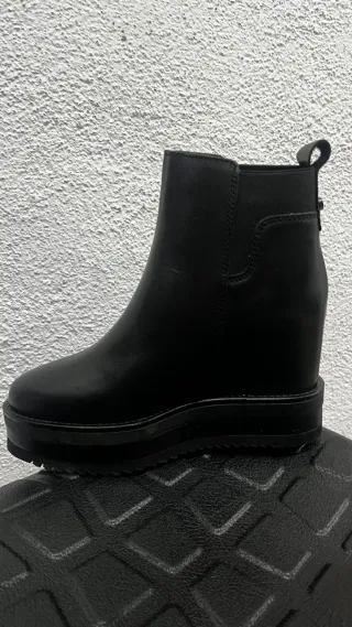 Botines negros de cuña