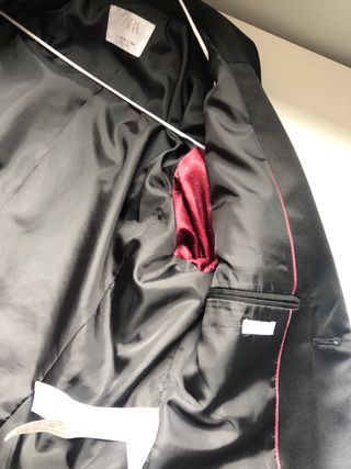 Traje Zara y dos camisas. Tallas 13/14.