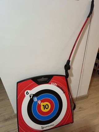 Arco con diana y flechas de ventosa