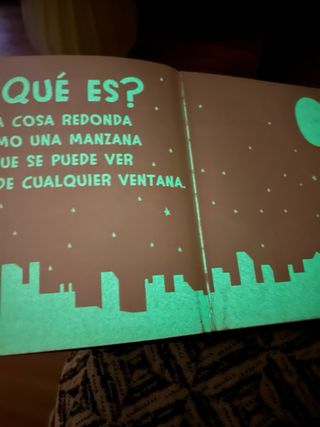 La Luna: Cuento para leer a oscuras (Cuentos Pa...