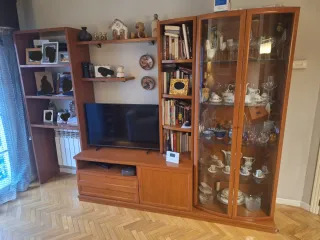 Mueble salón con vitrina madera y cristal