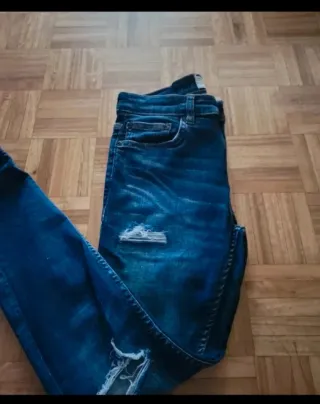 Pantalón vaquero Super Skinny. Pull&Bear.