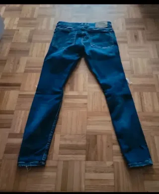 Pantalón vaquero Super Skinny. Pull&Bear.