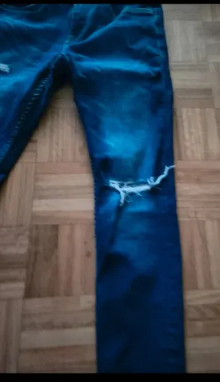 Pantalón vaquero Super Skinny. Pull&Bear.