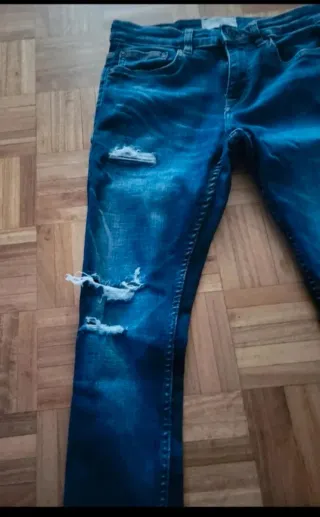 Pantalón vaquero Super Skinny. Pull&Bear.