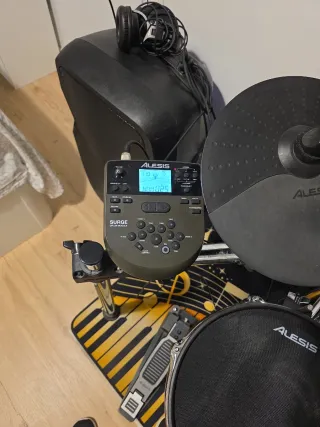 Batería Alesis Surge Mash kit  DM7X