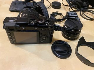 Fujifilm XE1 + Fujinon 18-55mm + Meike 35mm f1.7