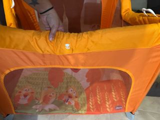 Parque infantil con diseño de gallina