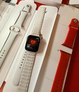 Apple Watch SE GPS Serie 6 Aluminio Oro impecable