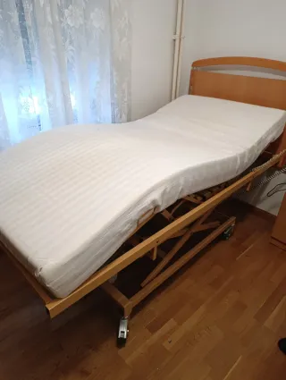 Cama articulada regulable en altura