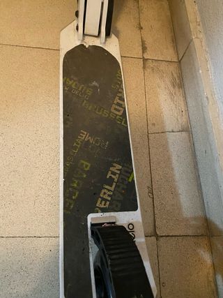 Patinete infantil Decathlon blanco y verde