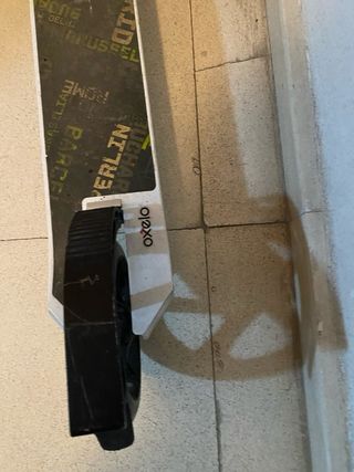 Patinete infantil Decathlon blanco y verde