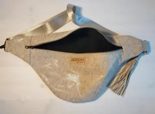 Bolso riñonera IKIGAI piel beige NUEVA