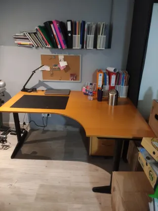 Escritorio de estudio con cajonera