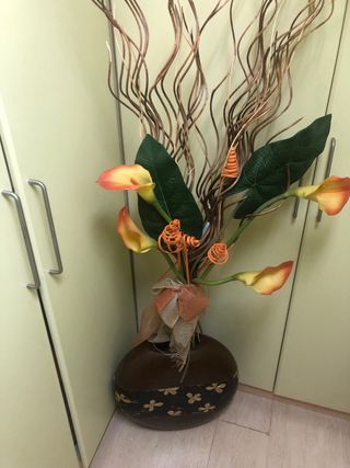 Centro de mesa florero con calas con hojas lavable