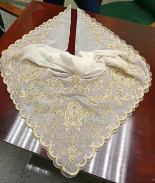 Manteletas Fallera Adulta Beige y Dorado