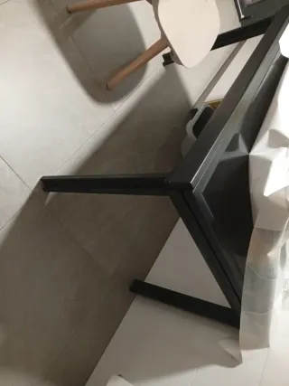 Mesa de salón moderna