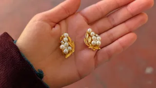 Pendientes dorados con perlas cierre clip