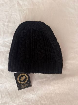 Gorro JLS negro acrílico