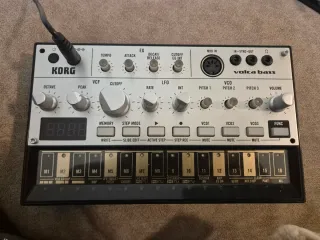Korg Volca Bass Sintetizador Plateado