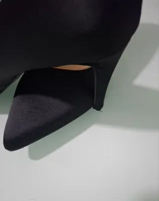 Zapatos de tacón negros para mujer