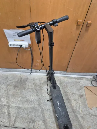 Patinete eléctrico negro