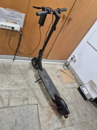 Patinete eléctrico negro