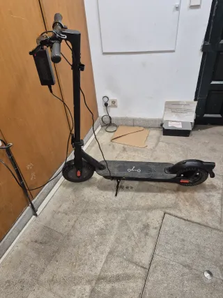 Patinete eléctrico negro