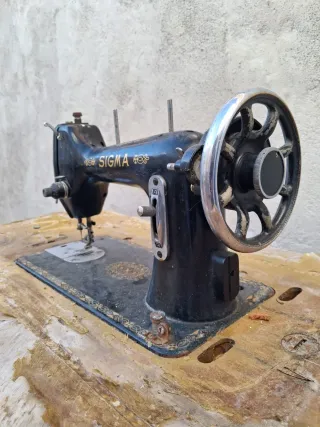 Máquina de coser Sigma antigua