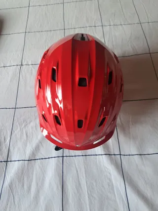 Casco de esquí rojo Carrera