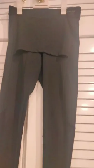 Leggings negros con detalle de malla