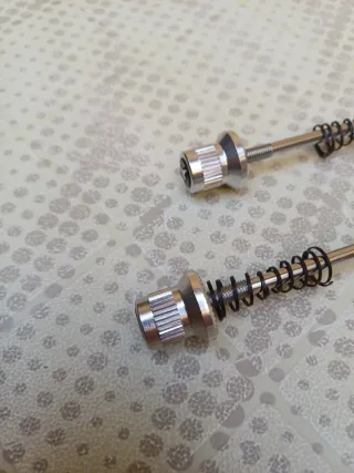 Coppia bloccaggi ruote bici