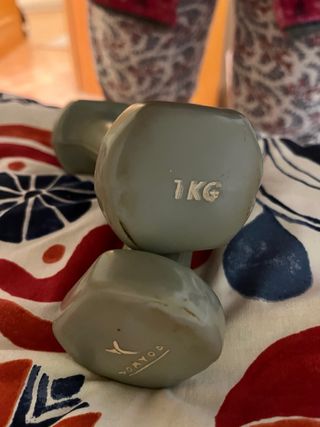 Pesas 1kg y banda elástica