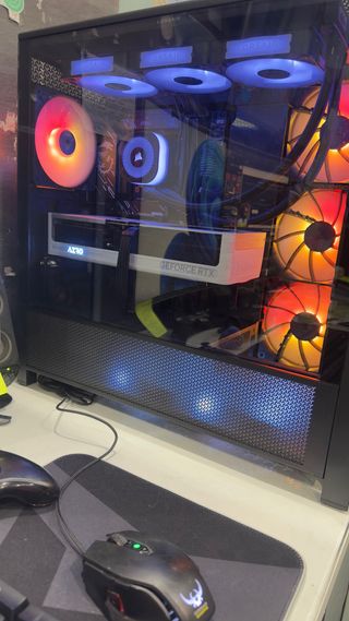 Tarjeta Gráfica AERO OC RTX 5070ti 16GB