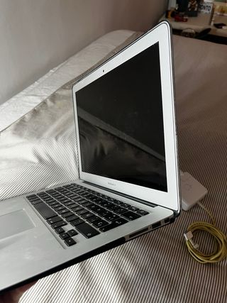 MacBook Air 13 (2015) 8GB RAM