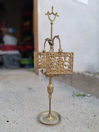 Lámpara de aceite o velón de metal dorado