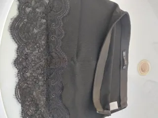Falda Zara encaje negra Talla S
