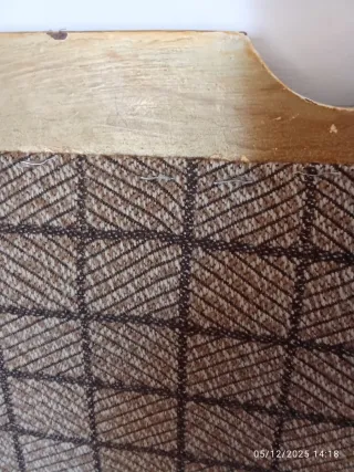 Sofá de madera tapizado