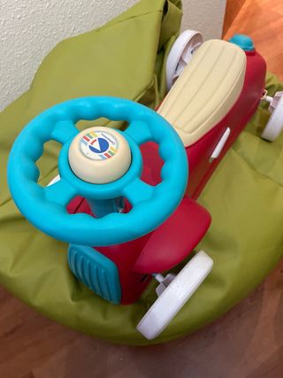 Cochecito para bebé rojo y azul