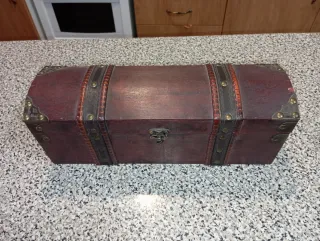 Caja de vino de madera con accesorios