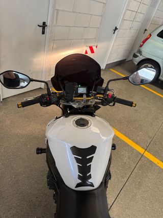 Suzuki GSR 750 Blanca Perla