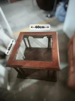 Mesita de centro de madera y cristal
